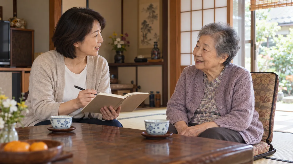 実家の居間で、50代の娘がノートを開き、80代の母と穏やかに話し合う様子